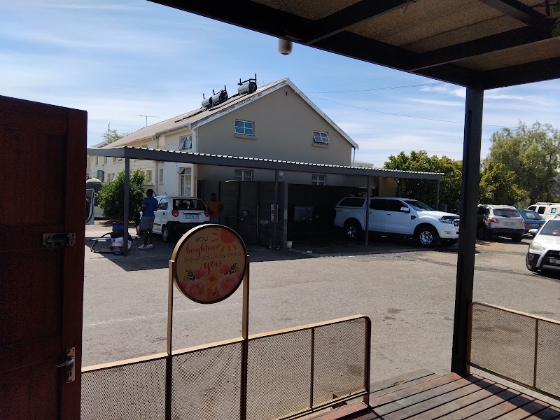 Eddie's Car Wash and Pizza - Photo 3